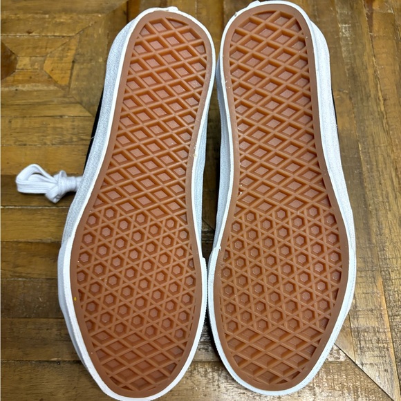 Vans Sk8-Hi Black/White - Unisex - US Women 5 /Men 3.5 - Picture 4 of 5